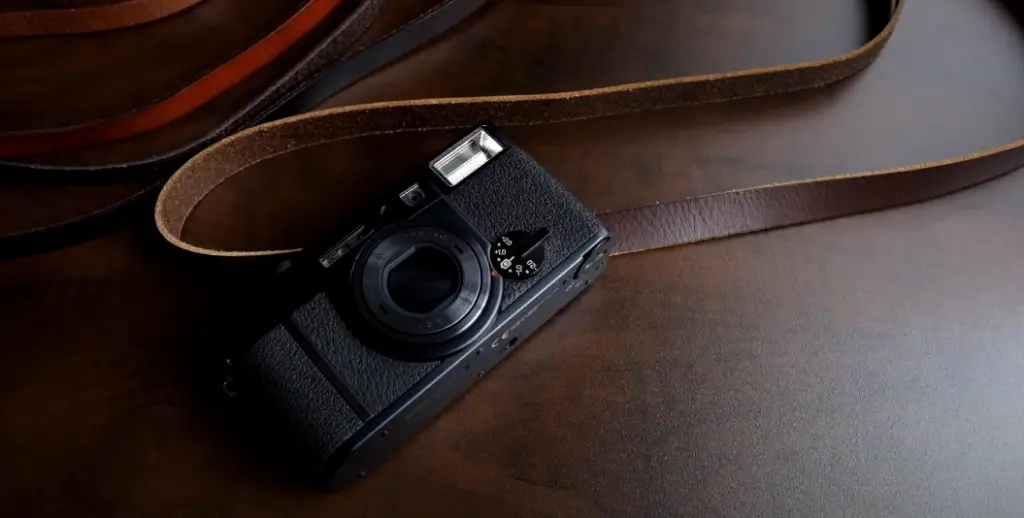 Adjustablity of leather camera strap