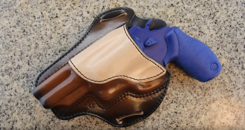 Kydex vs Leather Holsters